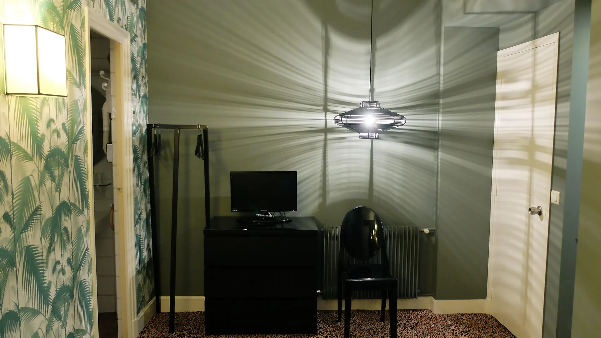 Noir Hotel 3*