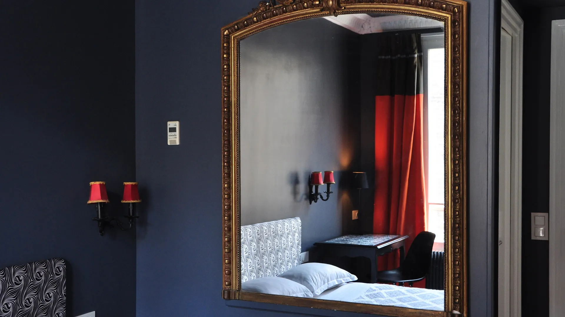 Noir Hotel 3*