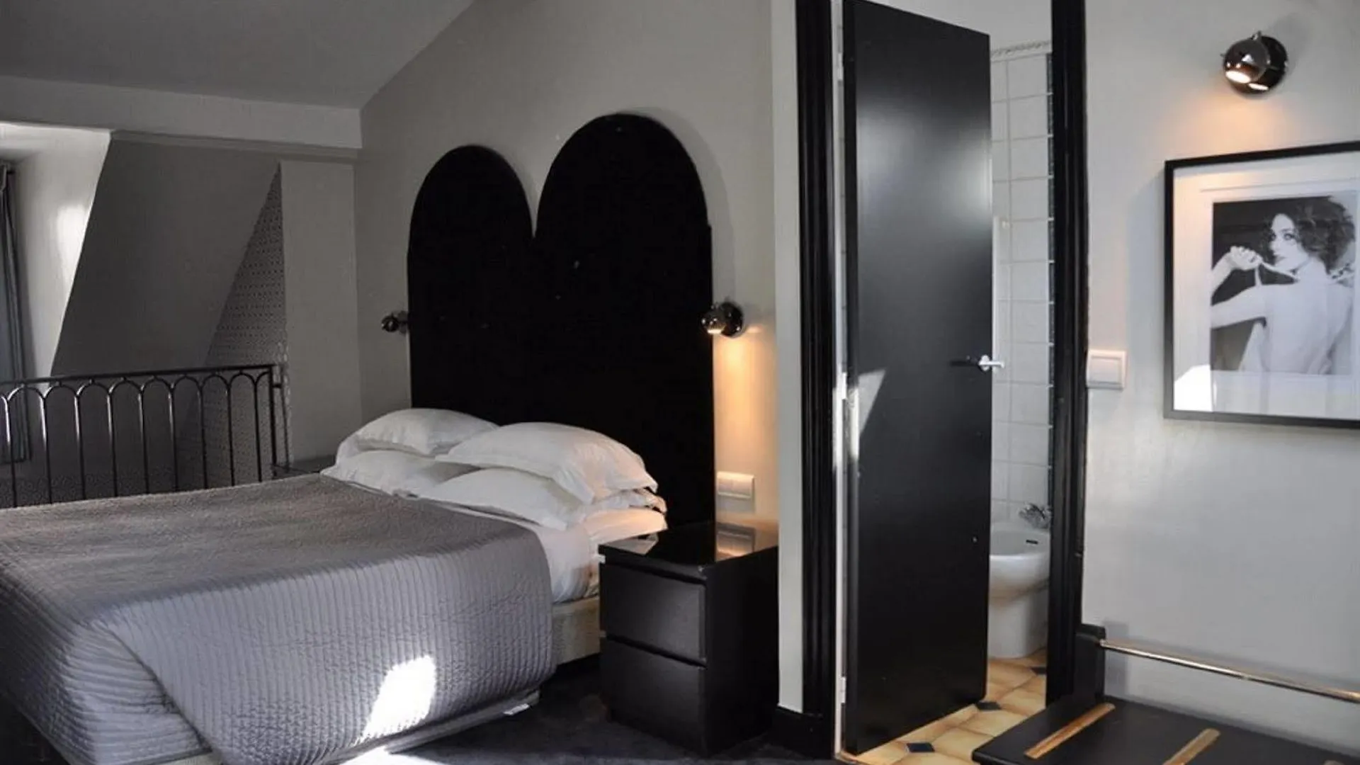 Noir 3* Paris