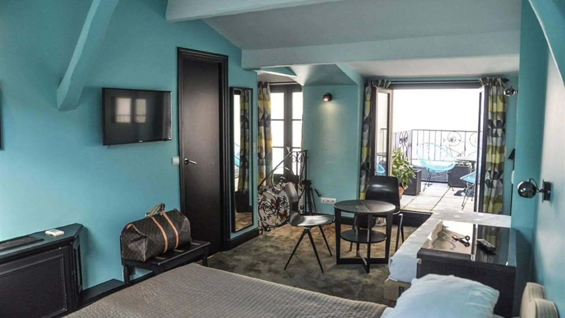 Hotel Noir 3*