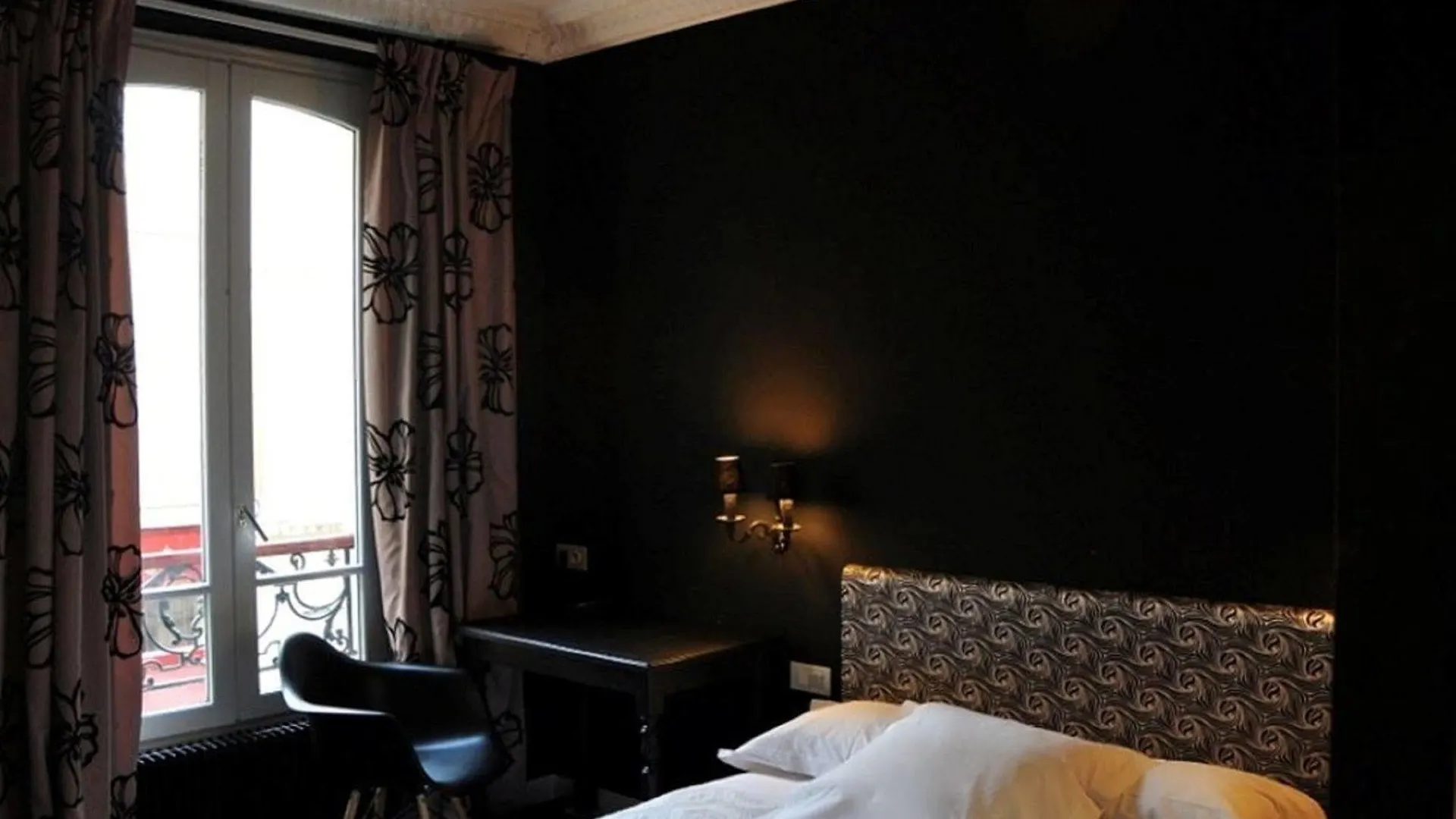 Hotel Noir