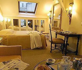 Noir Hotel