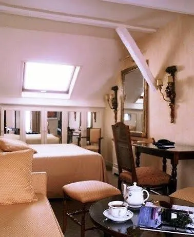 Otel Noir Paris